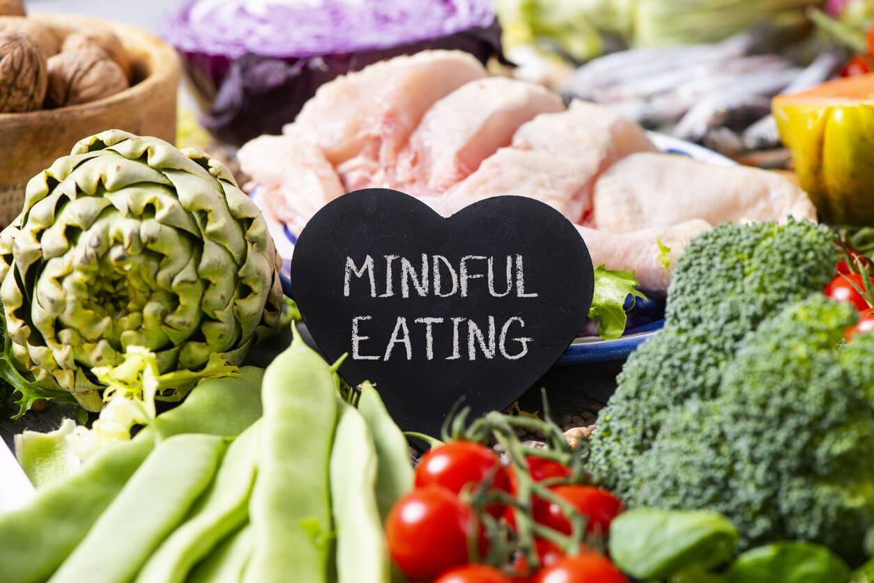 Mindful Eating for Firefighters: Strategies to Avoid Overeating and Stay Fit